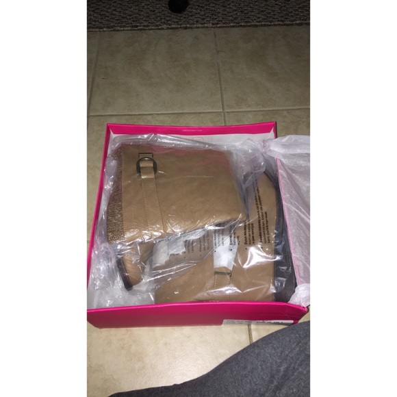 Shoe dazzle, tan flat heel riding boots. - Picture 3 of 4